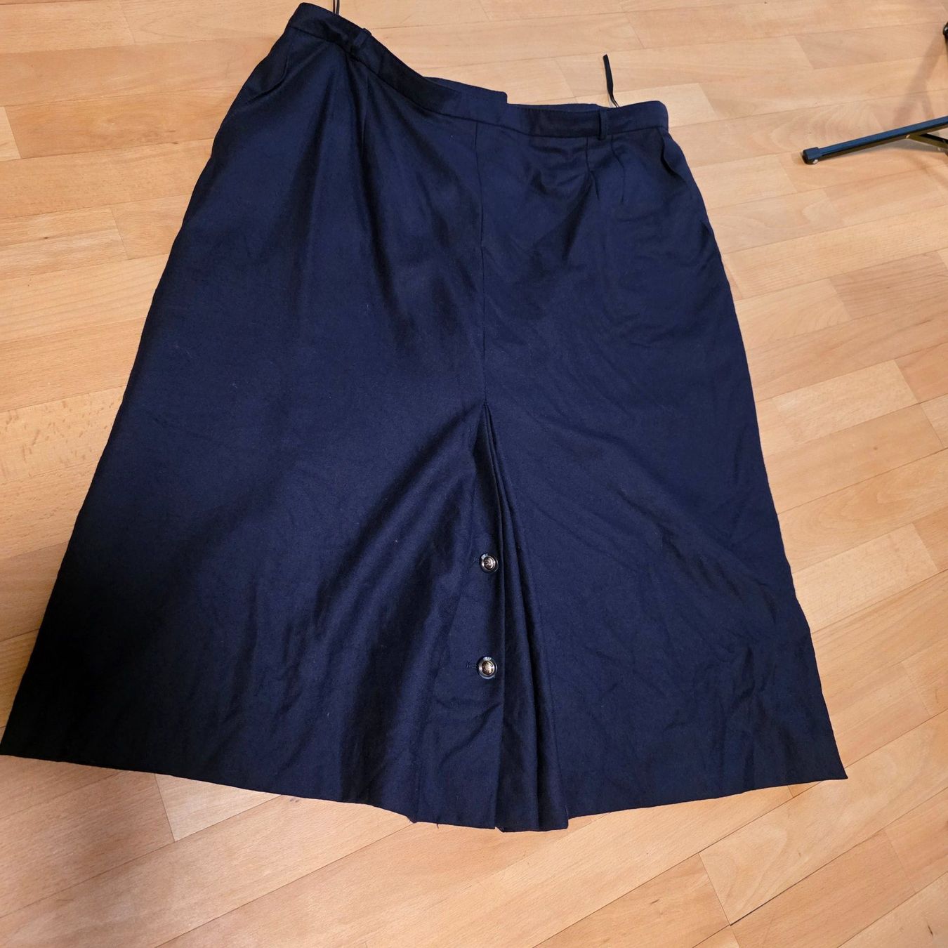 Röcke: Vintage Midirock Marineblau Gr. 48 – Gebraucht aus Wald ZH von CapLux