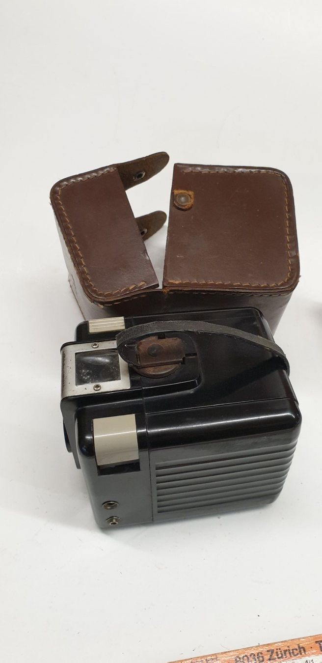Kodak Fotocamera: Kodak Brownie Flash Camera – Usato da Emmen venduto da Brockofsky 2