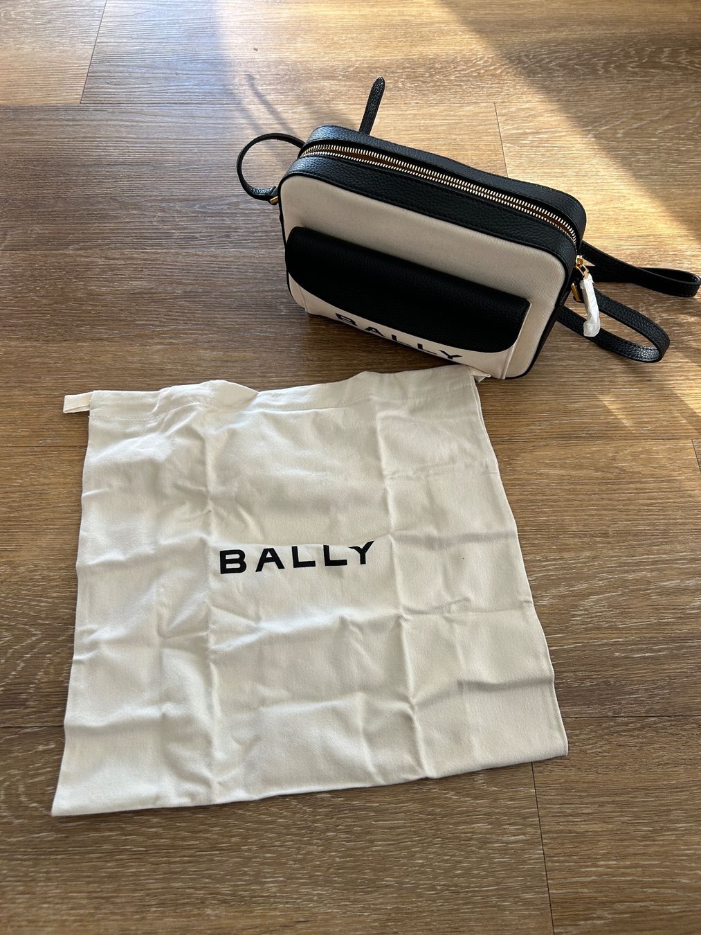 Bally Borse: Bally Bar Daniel logo-print Crossbody Bag – Nuovo e nell'imballaggio originale da Cimo venduto da speedball93 5