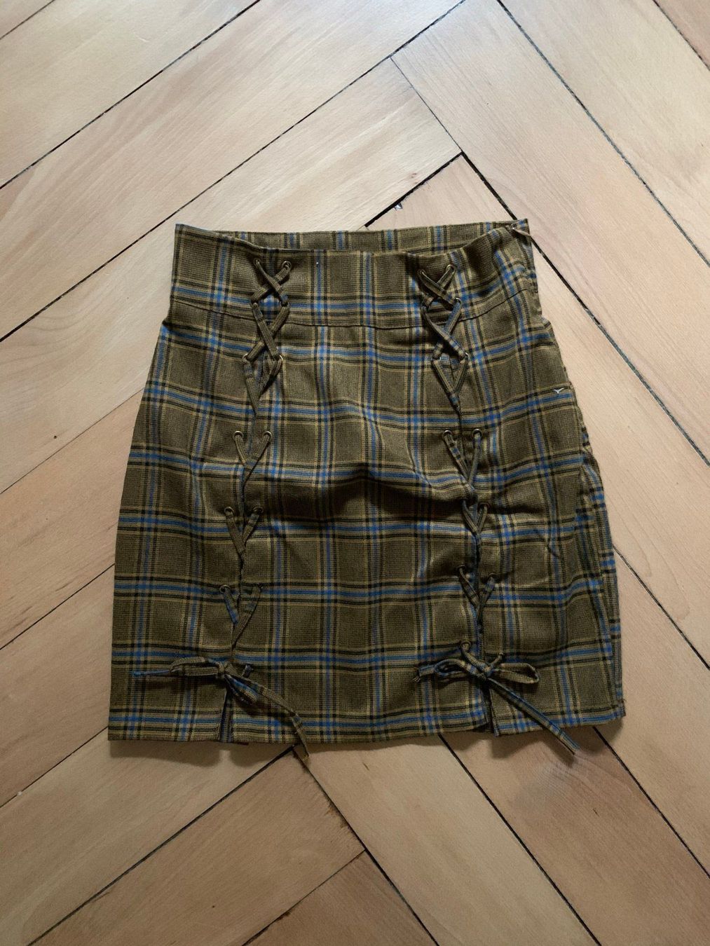 Jupes: MISSGUIDED - Rock braun kariert 36 – D'occasion à Zürich par Diazaio