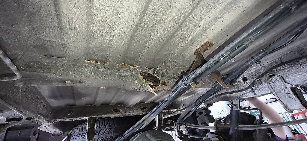 Veicoli commerciali: VW Crafter 35 Fourgon 2.5 TDI  2011  – Usato da Gland venduto da alv_9js5 3