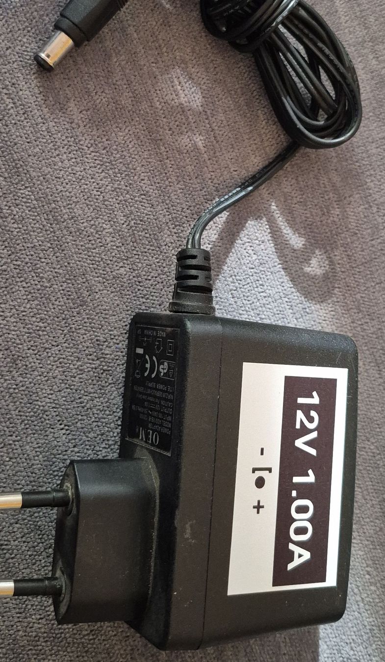 Unità & Adattatore: Netzteil 12V 1.00A mit EU Stecker – Usato da Pratteln venduto da it2007
