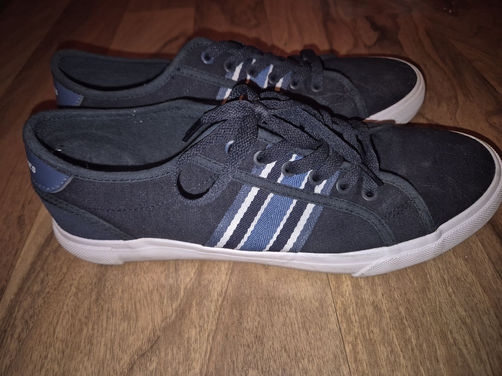 Jack & Jones Scarpe da uomo: Turnschuhe Gr. 42 Dunkelblau mit Streifen – Usato da Uster venduto da bar_99f8 1