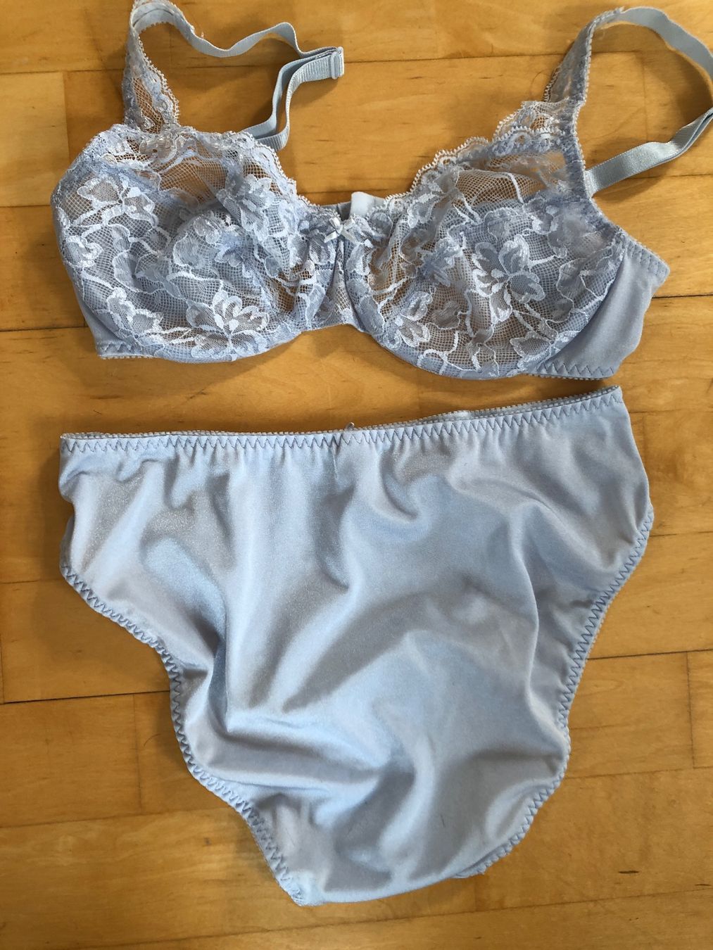 Beldona Altra biancheria intima: Schickes Spitzen-BH-Set in hellblau, Gr. 75C/38, – Usato da Arlesheim venduto da leyRum4.5 7