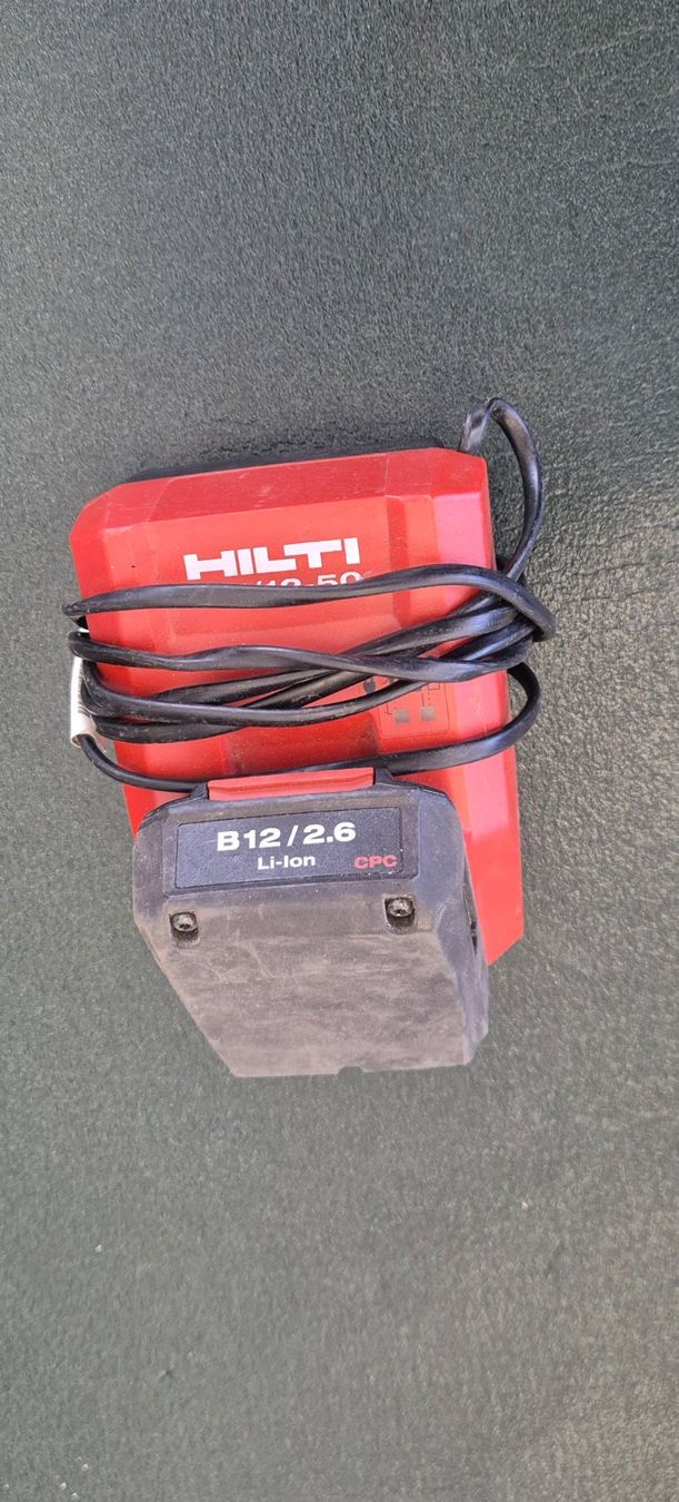 Hilti Caricatori & Batterie: Hilti Kompaktladegerät C4/12-50 – Usato da Rorschach venduto da dmi_kc9b 1