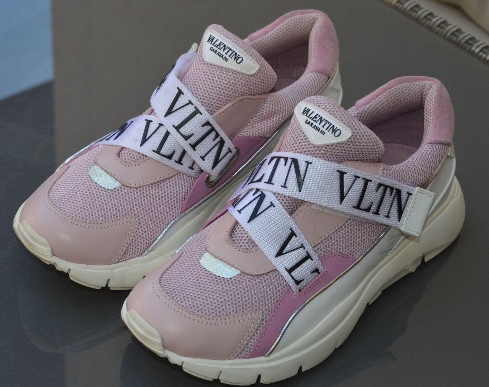 Valentino Scarpe da donna: Valentino Sneakers 38.5 – Usato da Collonges venduto da arashee