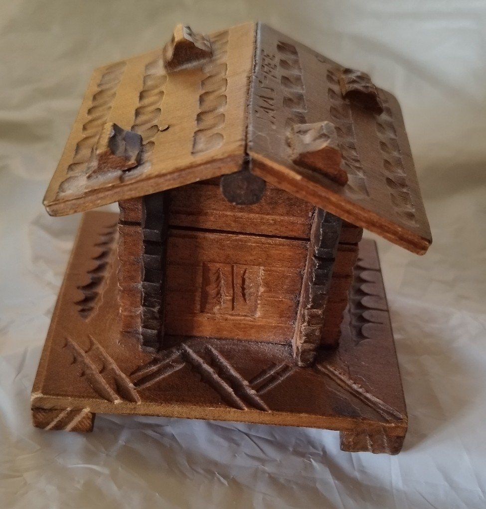 Articoli in legno: Holz Chalet Dose - Handarbeit - Vintage – Usato da Walkringen venduto da ani_6bgd 2