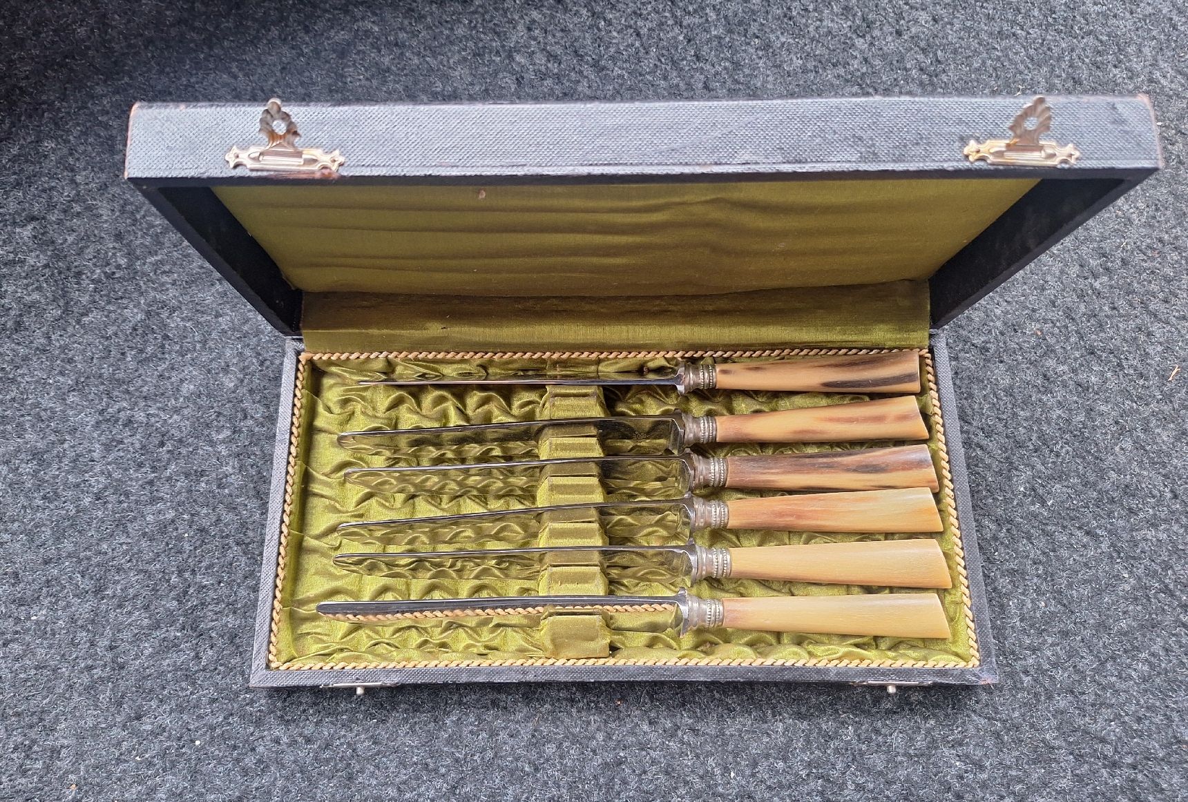 Set di posate: MESSER SET HORNGRIFF ANTIK – Usato da Niederwangen BE venduto da pfiff02