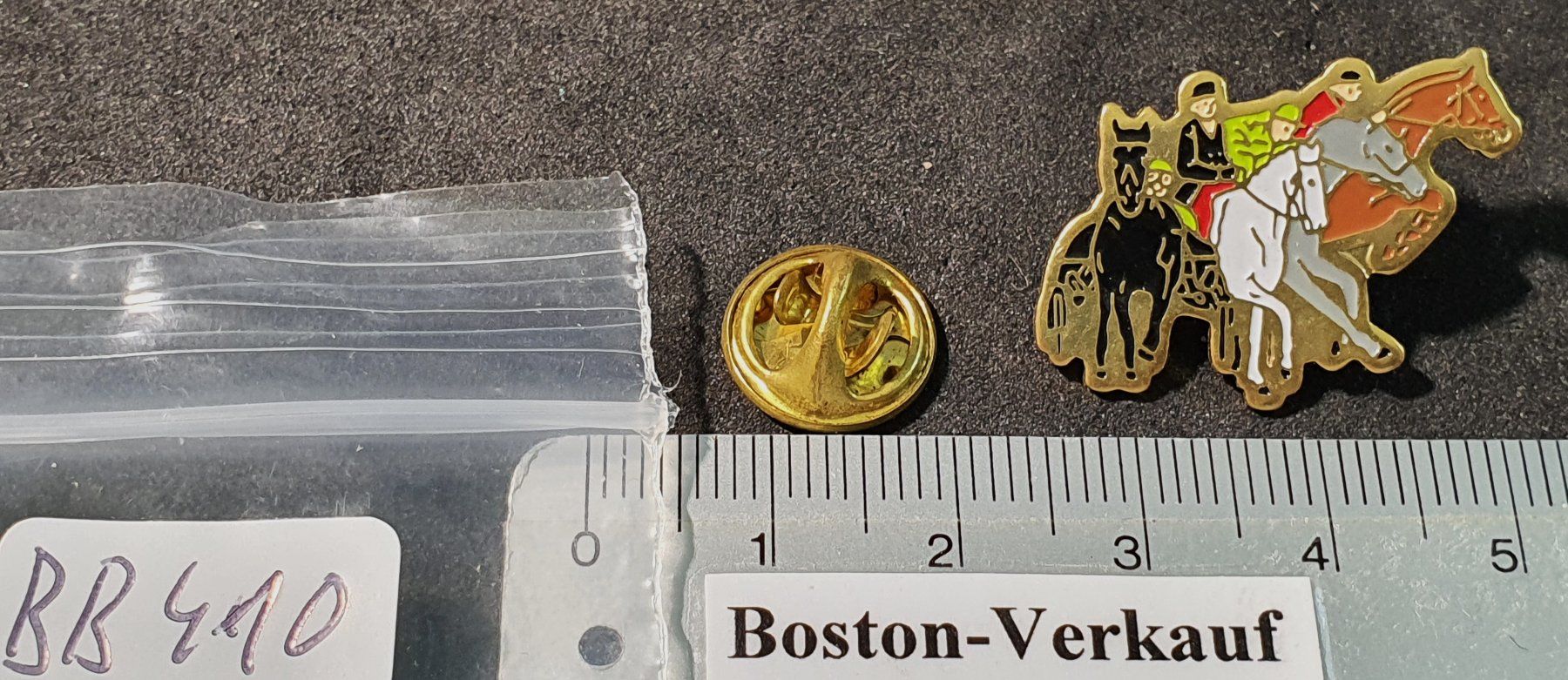 Plaketten & Abzeichen: BB410 - Pin Pferd Pferde Sprot Reiten Rennen Springen – Gebraucht aus Reinach BL von Boston-Verkauf 1