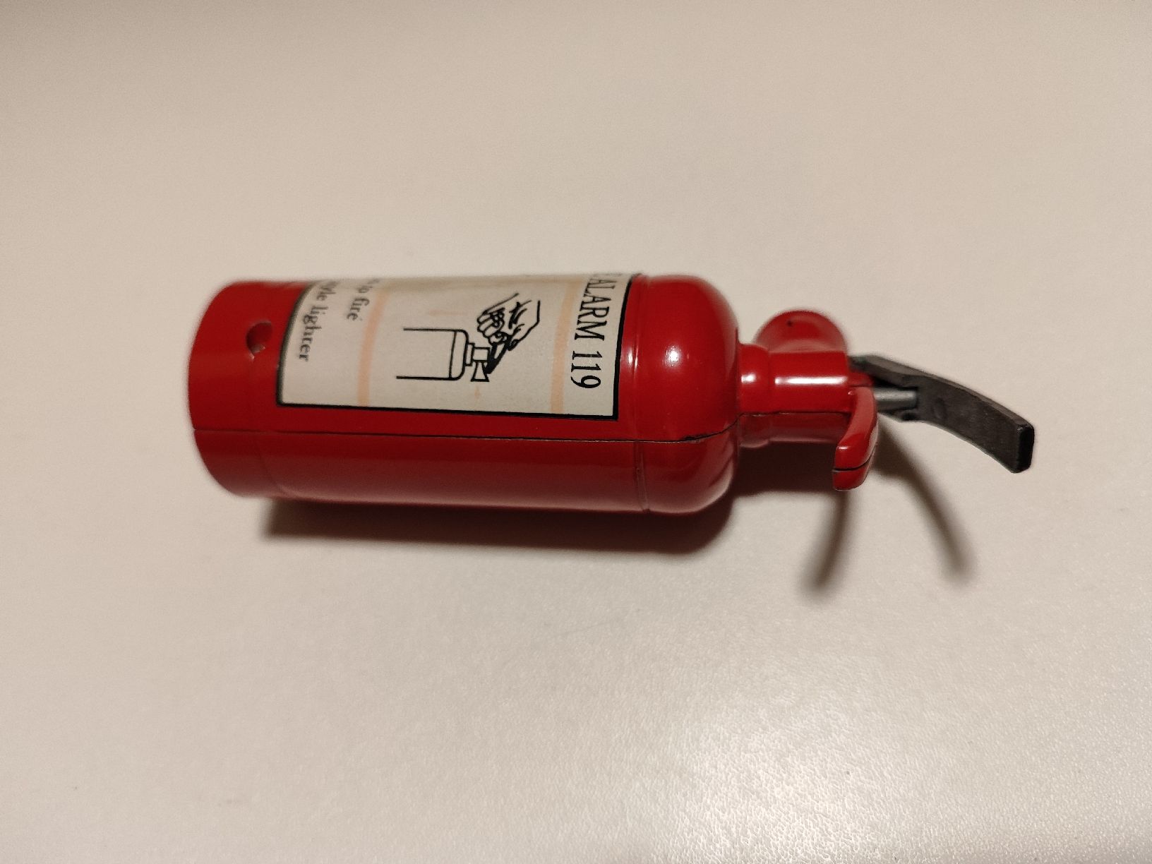 Feuerzeuge: Novelty Fire Extinguisher Lighter - a Unique Gift! – Gebraucht aus Mülligen von vagos85 2