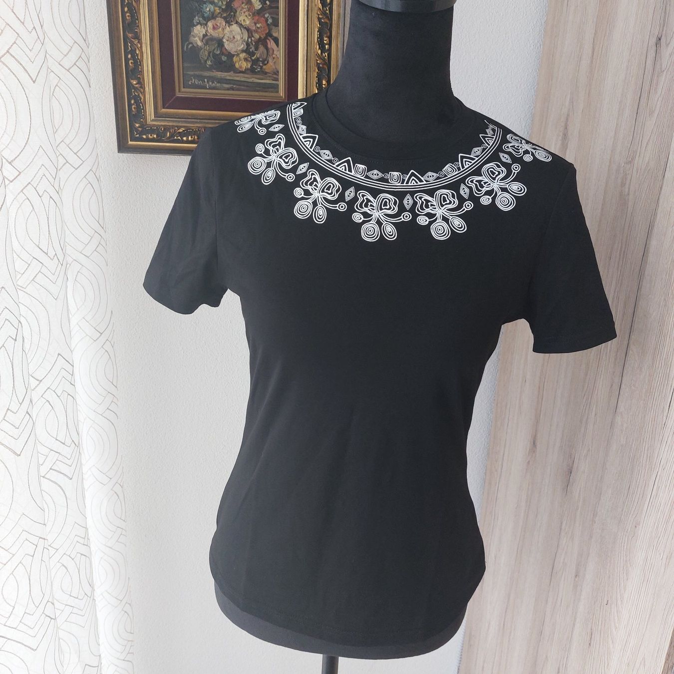 T-shirt: Hübsches Tshirt mit Muster XS – Nuovo e nell'imballaggio originale da Muri AG venduto da ReBoutique