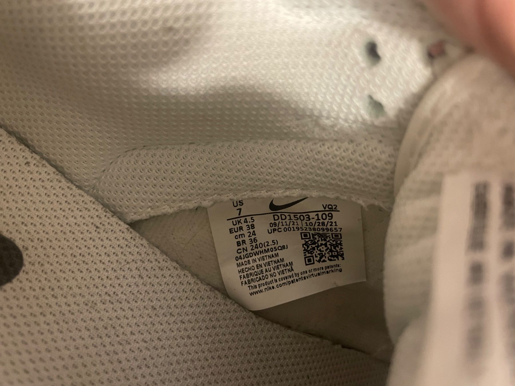 Nike Damenschuhe: NIKE Dunk Sneaker, Grösse 38, Farbe weiss – Gebraucht aus Oberdiessbach von ram_b26k 1