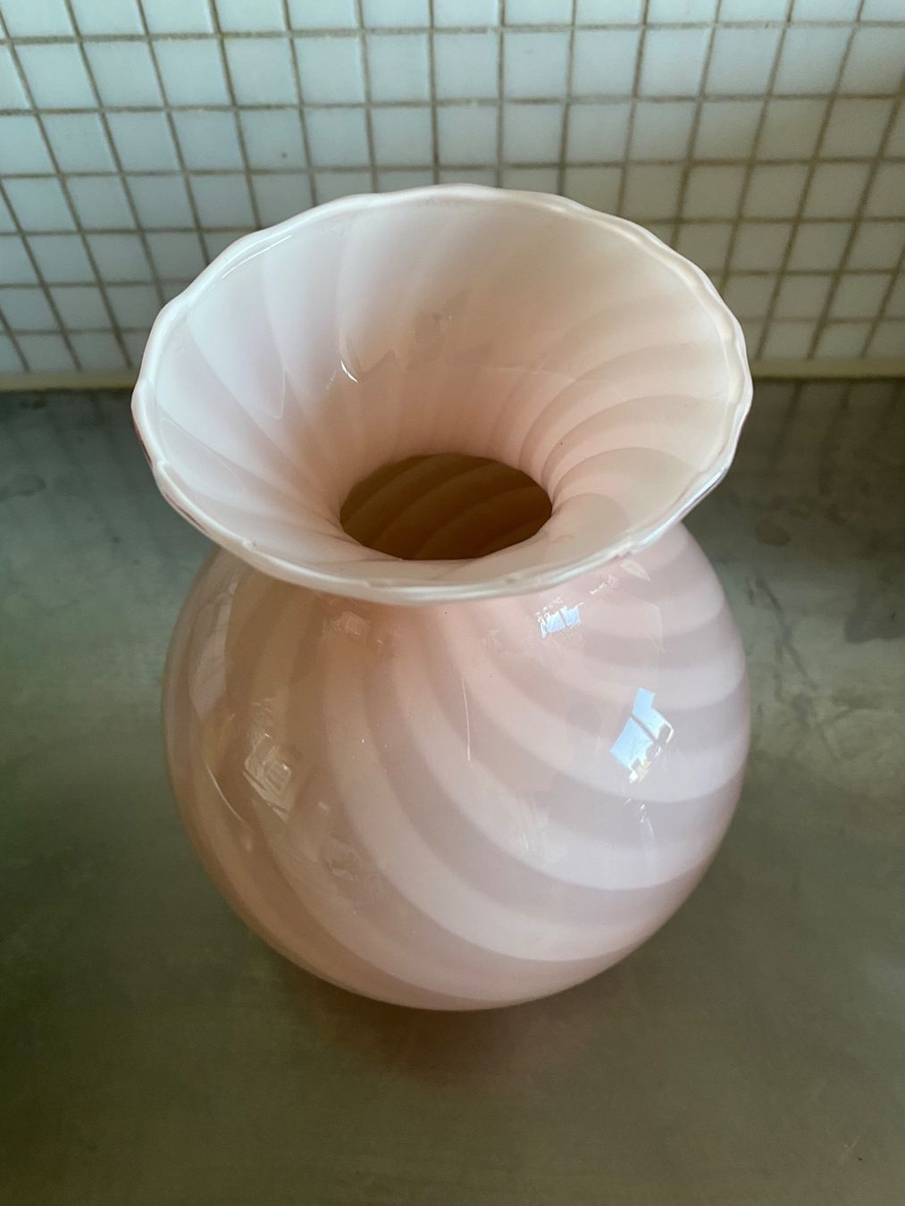 Murano Vasi & Recipienti: Wunderschöne Murano-Vase  Wirbelmuster, rosa gestreift 60er – Usato da Solothurn venduto da BORGHAGEN 6