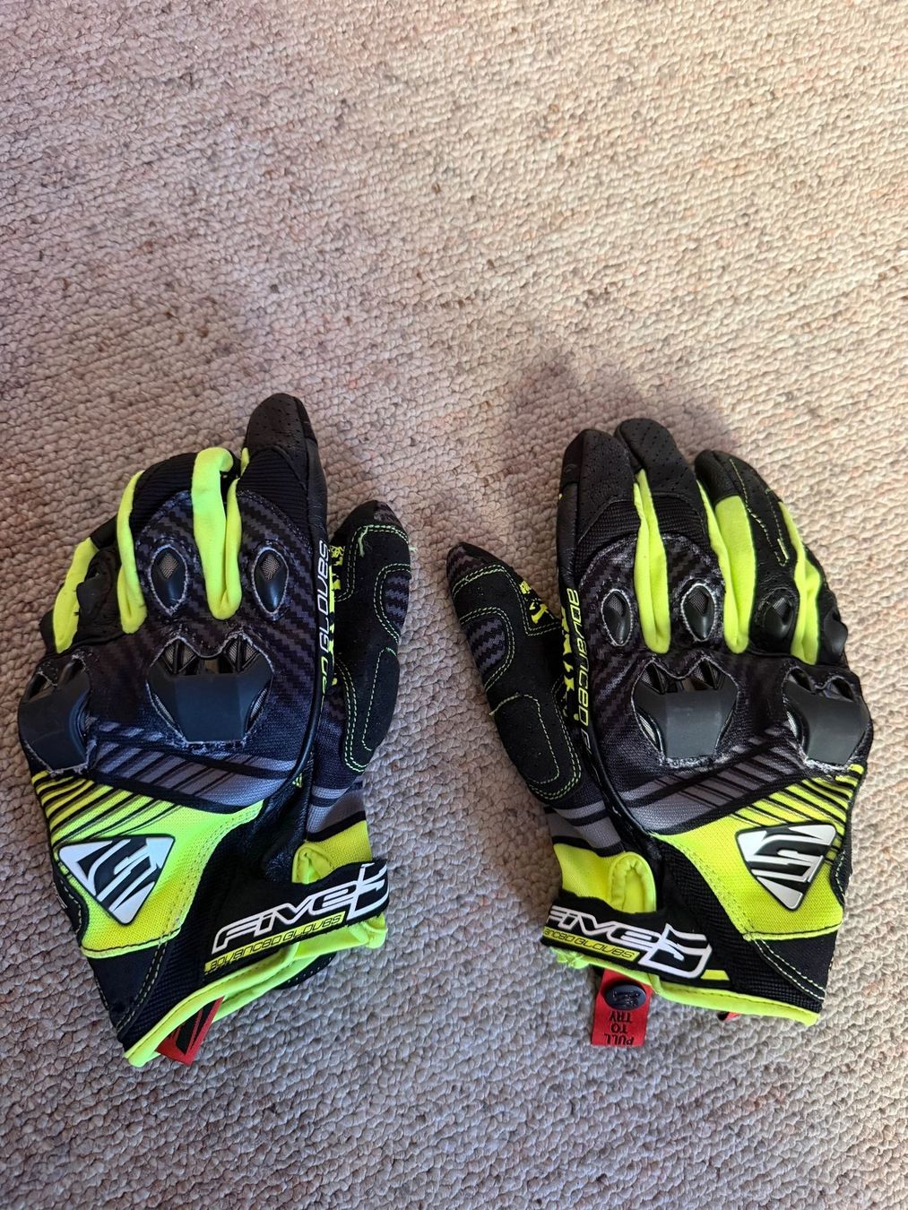 Sonstige Accessoires für Herren: Five Gloves Stunt Evo xl – Gebraucht aus Emmenbrücke von Roshanov 1