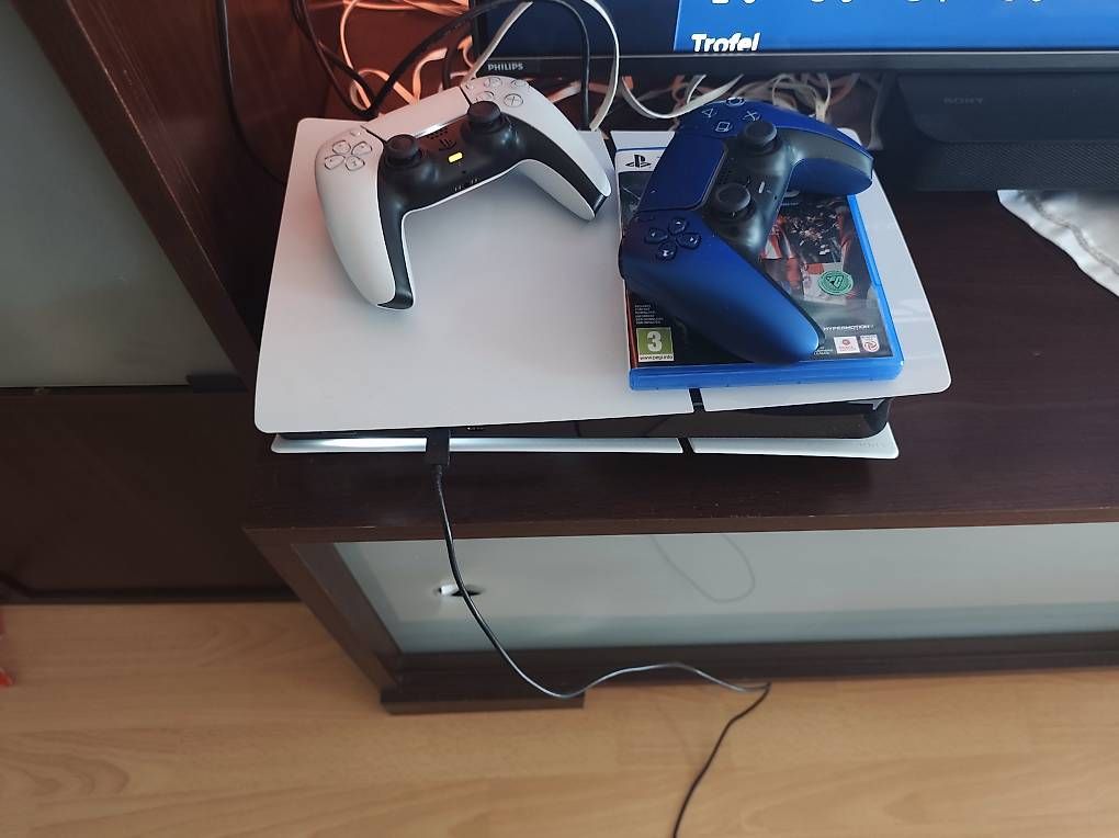 Sony Konsolen: Playstation 5  2 controller astrobot e fc26 – Gebraucht aus Vezia von yal_nzj8