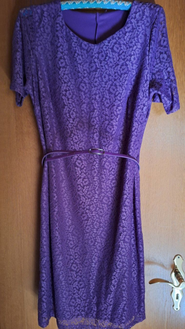 Robes: Spitzen- Kleid Lila  Gr.42  , ungetragen . – Neuf (Voir description) à Dornach par majo8689