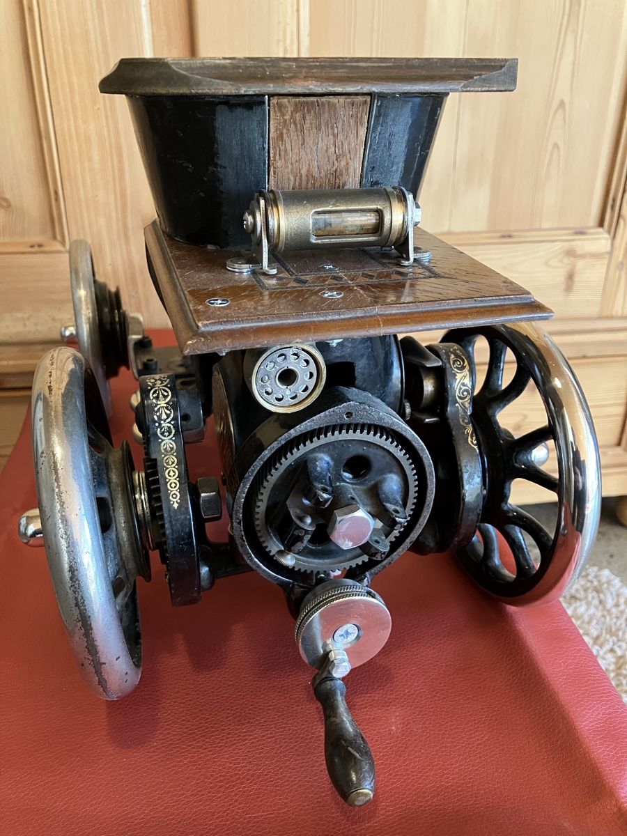 Tutte le decorazioni: Steampunk / Singer / Nähmaschine – Usato da Bubendorf venduto da gloko 3