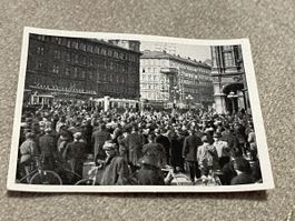 Fotodruck 4.5x6cm Demo bei Wiener Oper März 1938