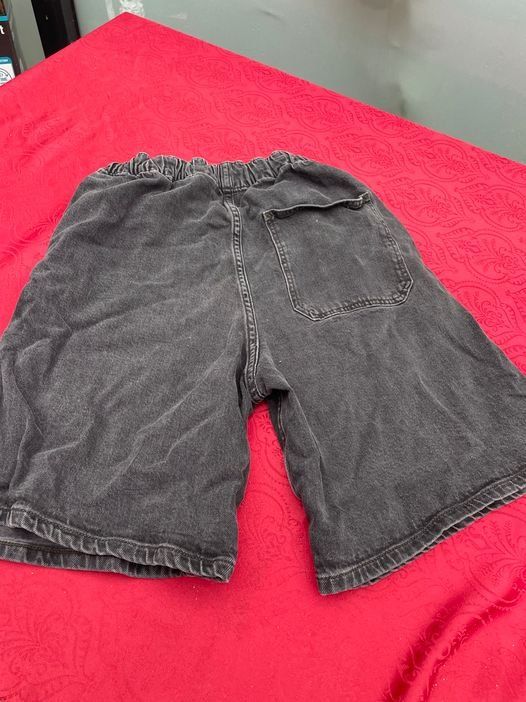 Pantaloni: Kinder Junge Shorts schwarz 158 – Usato da Bergdietikon venduto da antovale 1