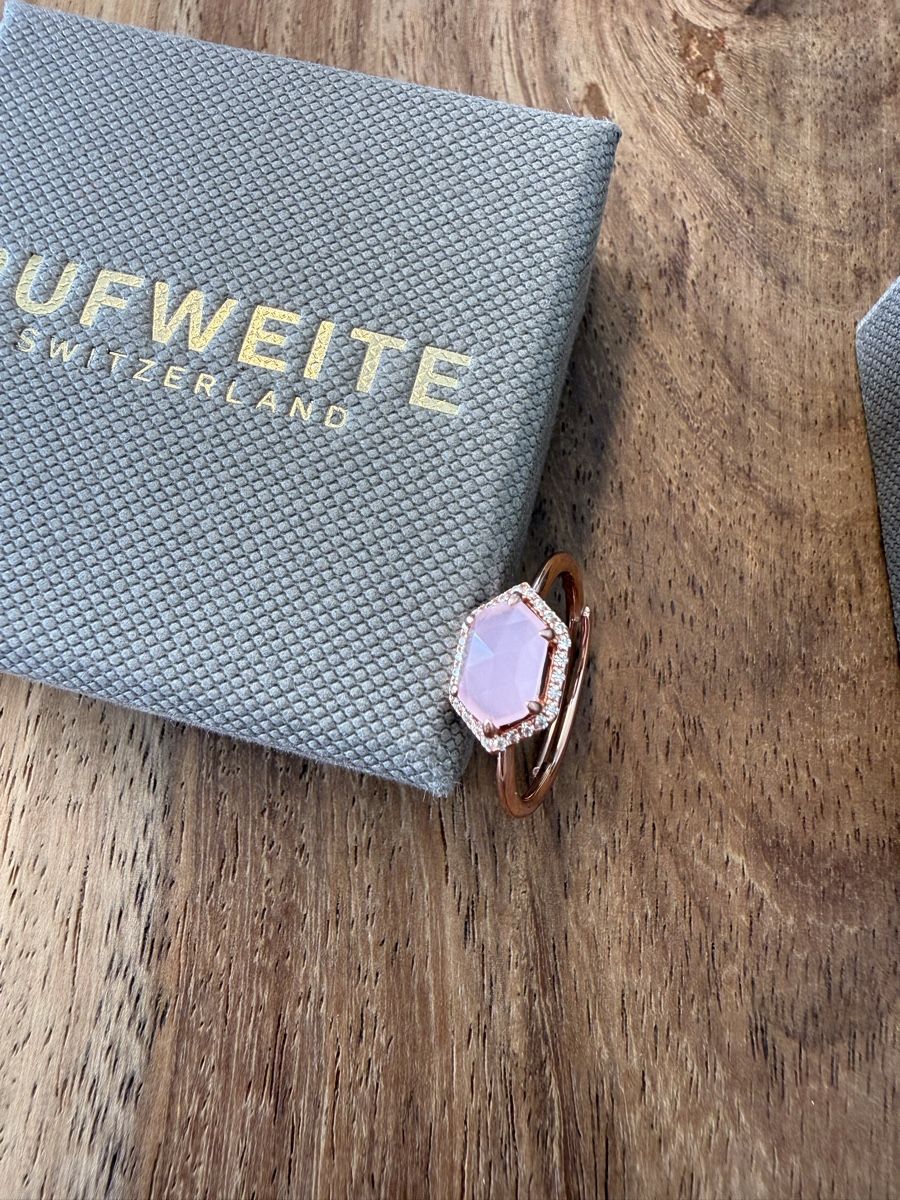 Anelli: Neuwertiger Ring von Rufweite, grössenverstellbar – Nuovo e nell'imballaggio originale da Jona venduto da ddr34