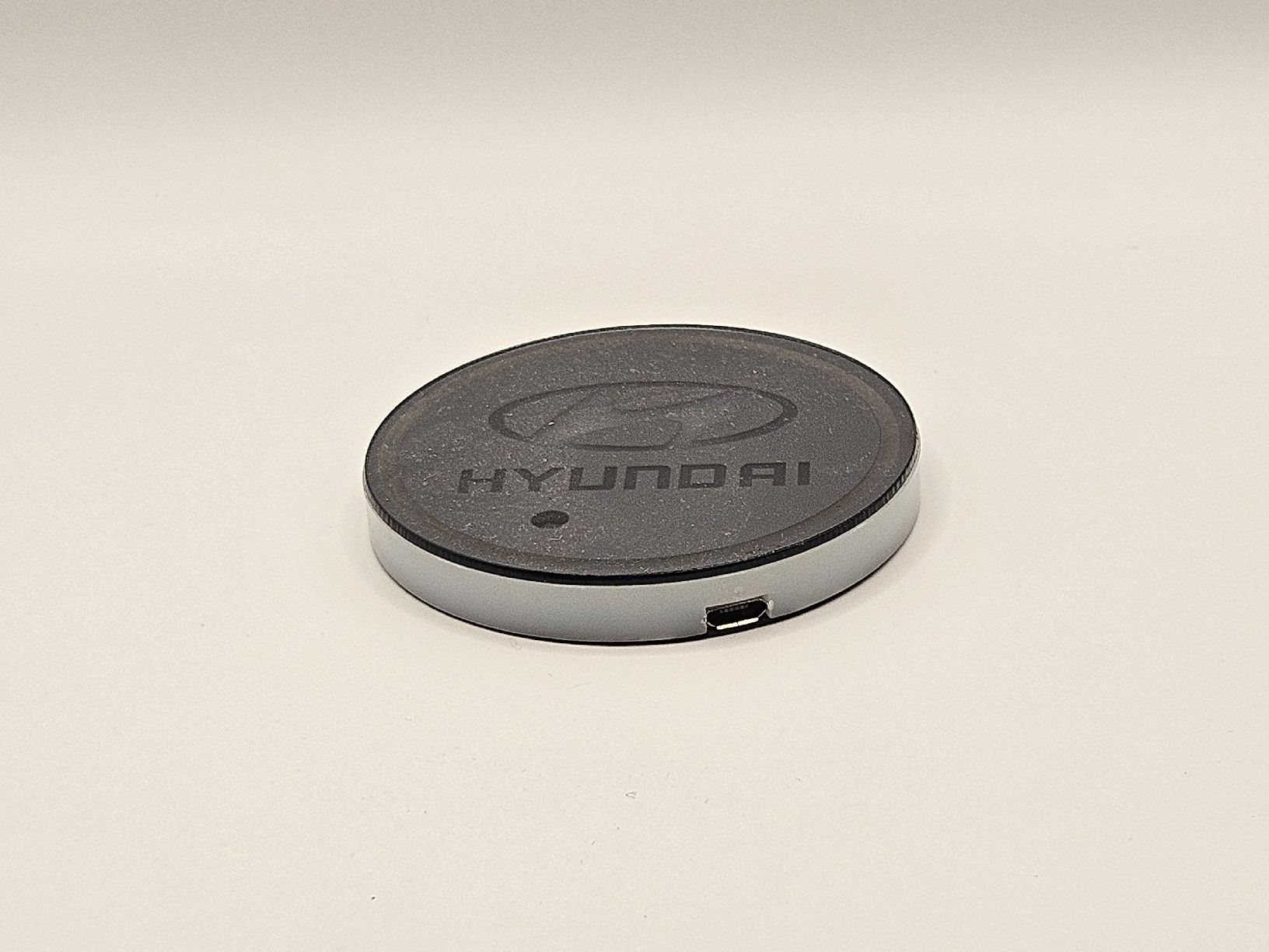 Lampade: Vendo Logo Hyundai led multicolore – Usato da Riazzino venduto da TicinoCarAudio 2