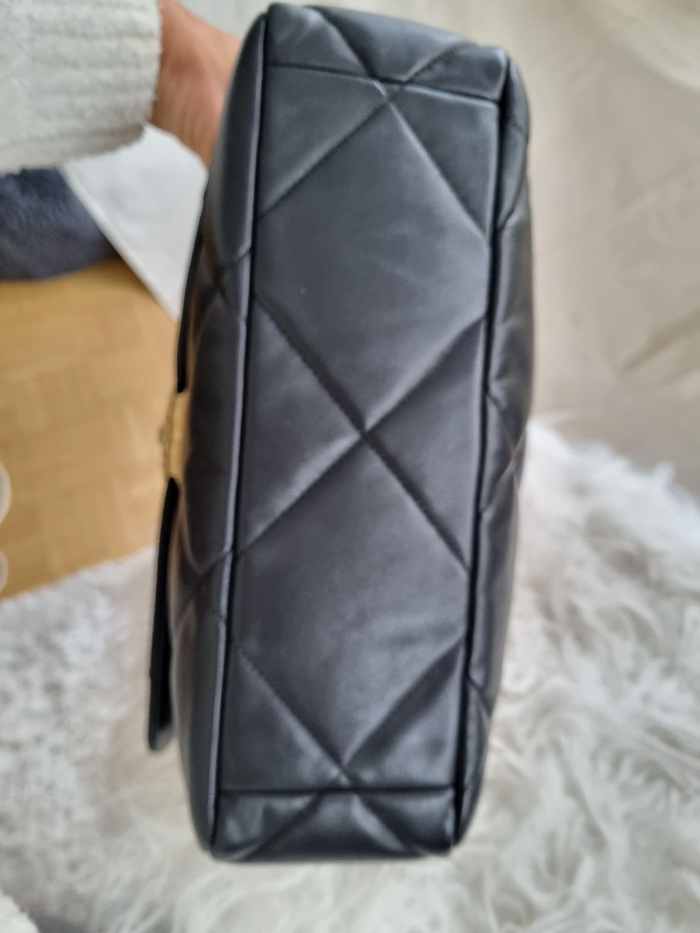 Chanel Taschen für Damen: Chanel 19 Neuwertig, Medium – Neu (gemäss Beschreibung) aus Basel von lioness71 1