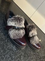 Bordeauxfarbene Leder Loafers mit Fell - Grösse 40