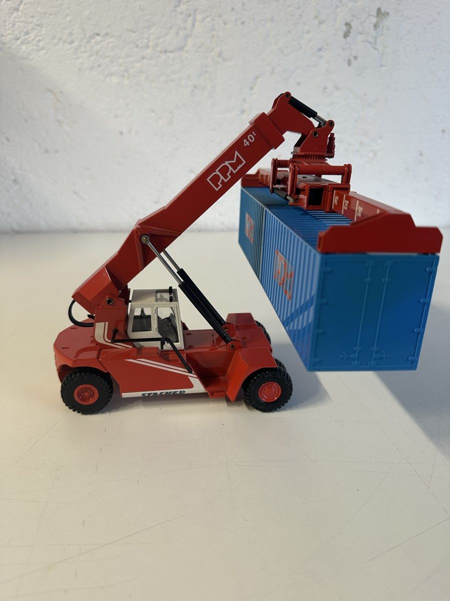Joal Kit di modellismo & Modellini statici: Joal PPM Super Stacker 40t 1:50 mit Container – Usato da Zetzwil venduto da ZB05 2