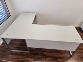 Eckschreibtisch weiss Metallgestell L-Form gebraucht,wie neu