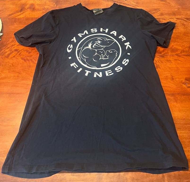T-shirt: Magliette GymShark  – Usato da Arogno venduto da mat_r8nt