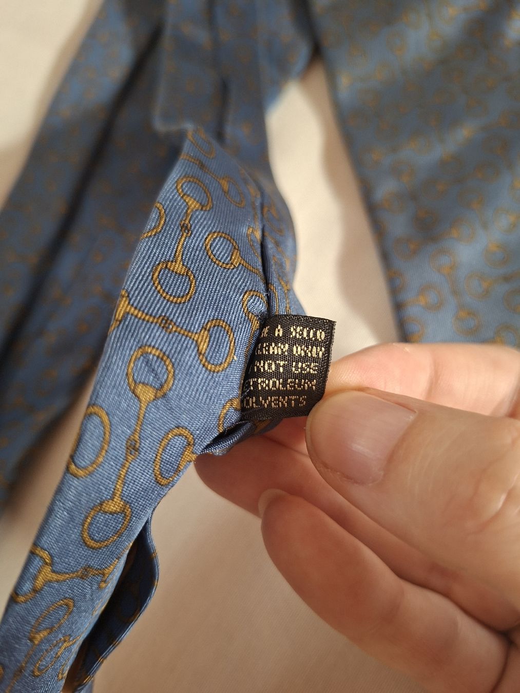 Gucci Cravatte: Cravate Gucci - 100% soie  – Usato da Lausanne venduto da Super-cerise 4