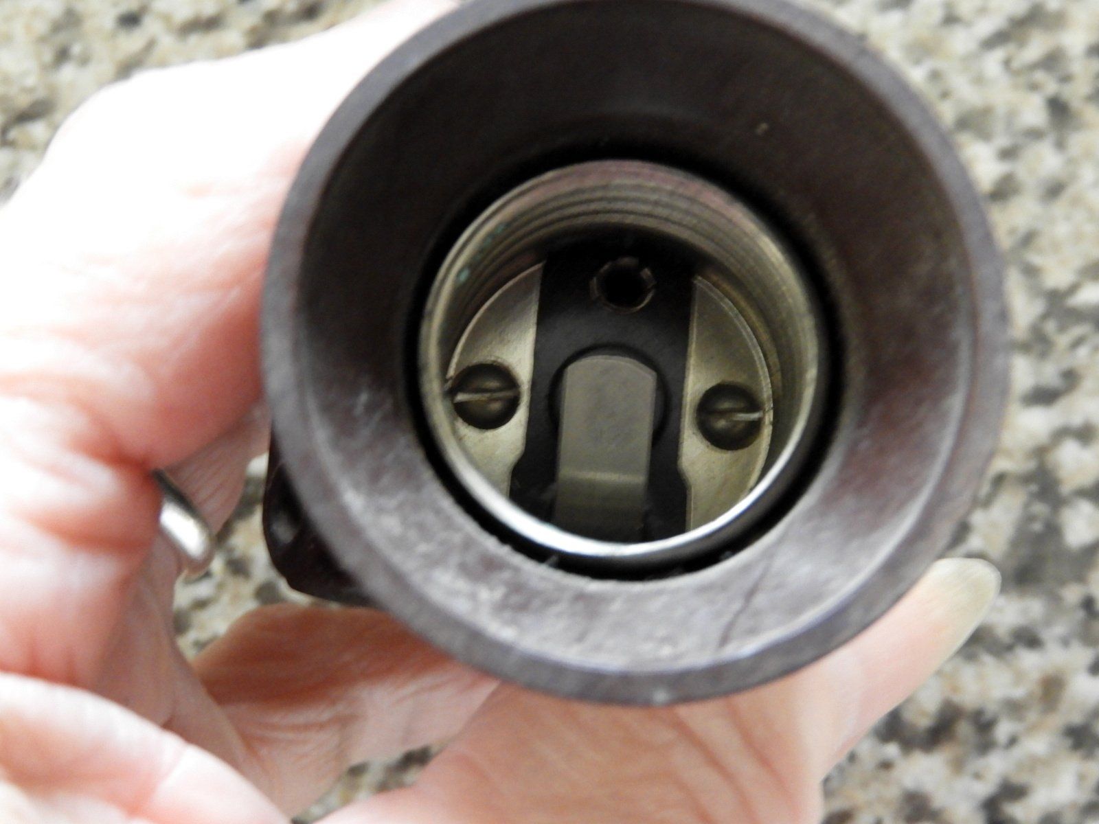 Stecker: URALTE VERMUTLICH BAKKELIT ELEKTRISCHE STECKER  2 STUCK – Gebraucht aus Ettingen von troll-mutter 8