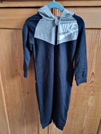Neuwertiger Sportswear Nike Einteiler / JumpsuitGr. 86 / 92