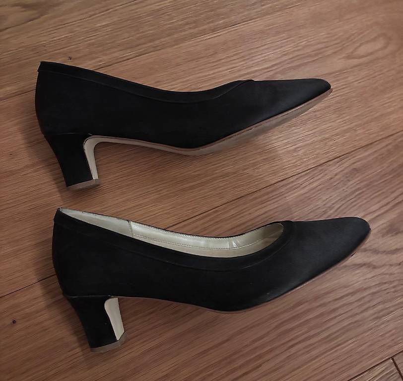 Damenschuhe: Schwarze Pumps Gr. 39,5 – Neu und originalverpackt aus Ziefen von cmm_cc2z