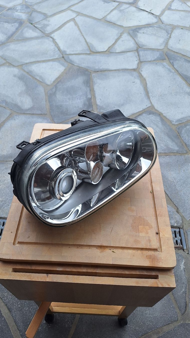 VW Fari: VW Golf 4 Xenon Scheinwerfer Rechts – Usato da Li Curt venduto da F..R