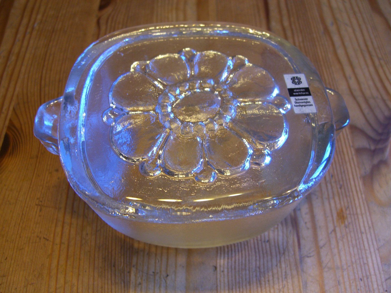 Bicchieri: hübsche Glasdose mit Deckel, CH Diamantglas handgegossen – Usato da Winterthur venduto da Gaia 8