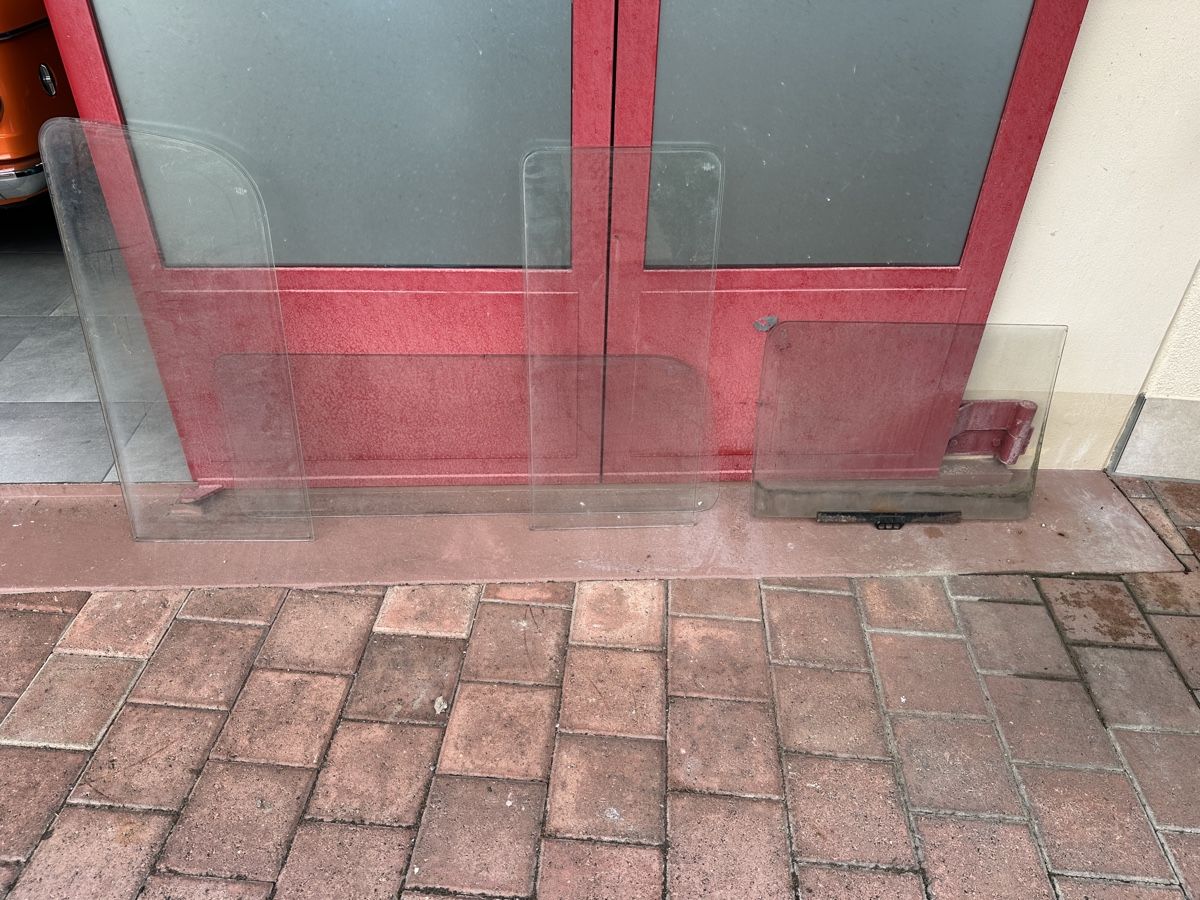 Finestre: VW T2 Fenster Scheiben Glas – Usato da Alpnach-Dorf venduto da Skai0 2