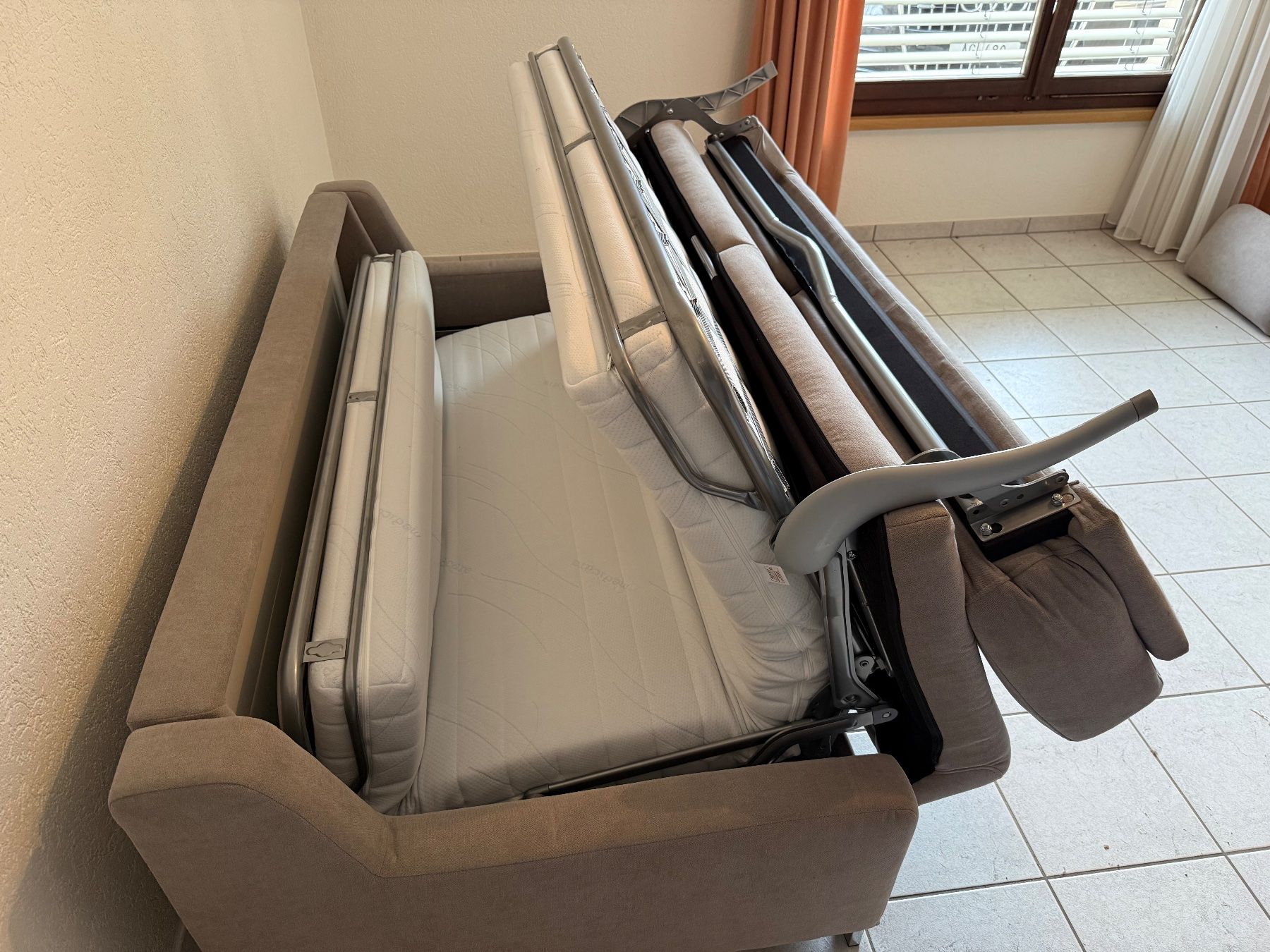 Livique Sofas: Bettsofa grau – D'occasion à Beinwil am See par Msunneschin 1