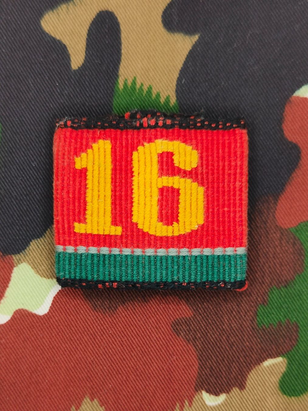 Schweizer Armee Placchette & Badge: Achselschlaufe Bat 16, Kp 1 – Usato da Bauma venduto da SwissMilitaria