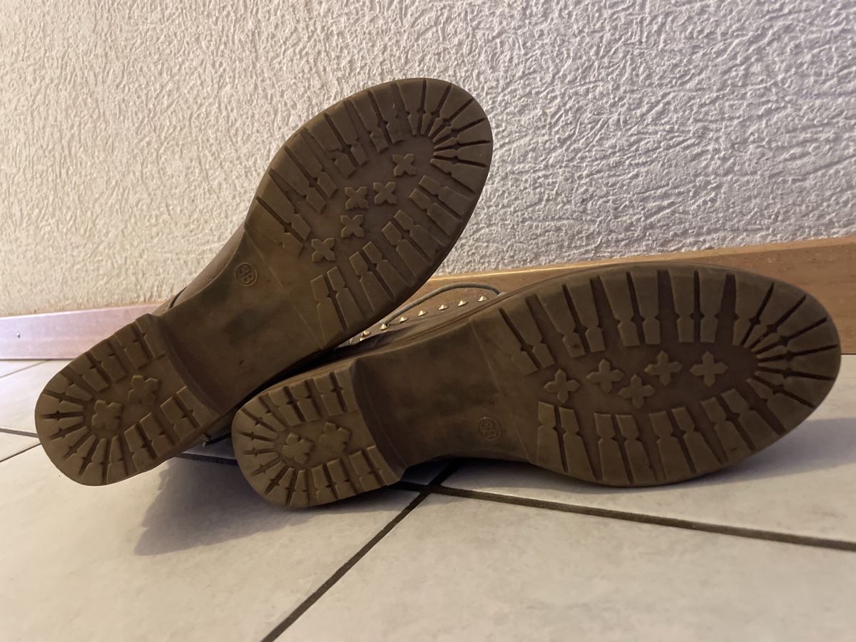 Scarpe da donna: Bottines beiges à lacets – Usato da Pont-de-la-Morge (Sion) venduto da hel_bh28 2