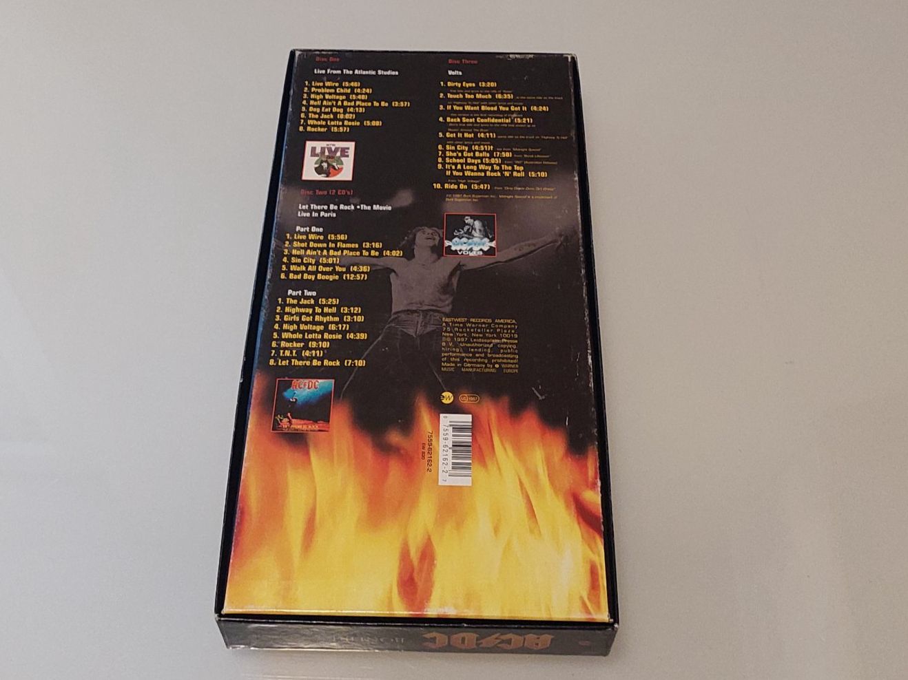 CD: AC/DC Bonfire Box-Set mit 4 CD's / Poster / Booklet – Usato da Waltenschwil venduto da Browny2 2