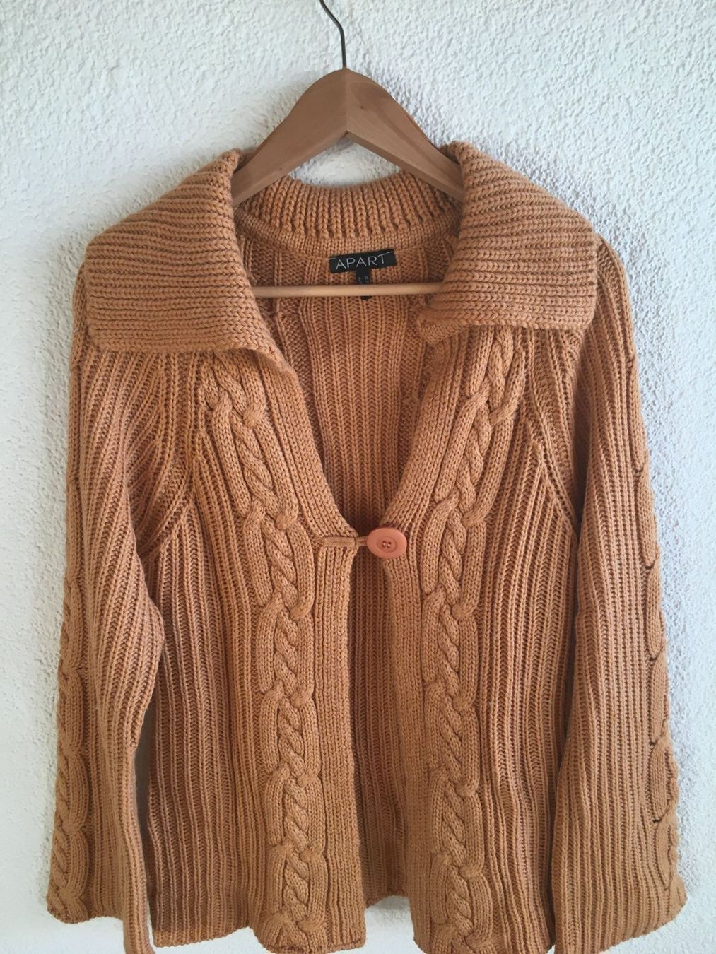Heine Giacche: APART Strickjacke, gr. 36, ocker – Usato da Arni AG venduto da Mimo007