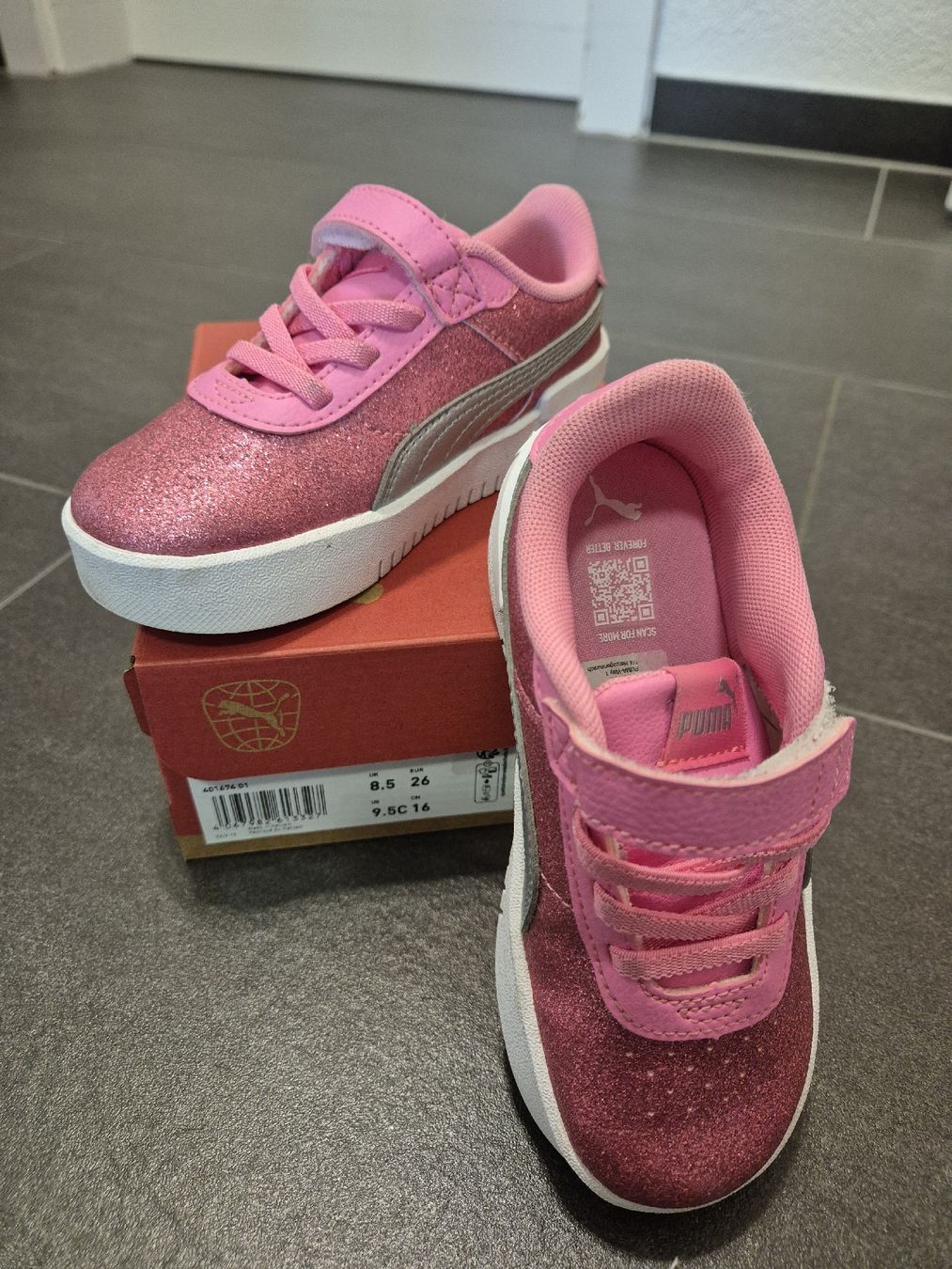 Puma Schuhe für Mädchen: Glitzerturnschuh Puma 26  wie neu – Neu (gemäss Beschreibung) aus Weesen von flying_kiwi