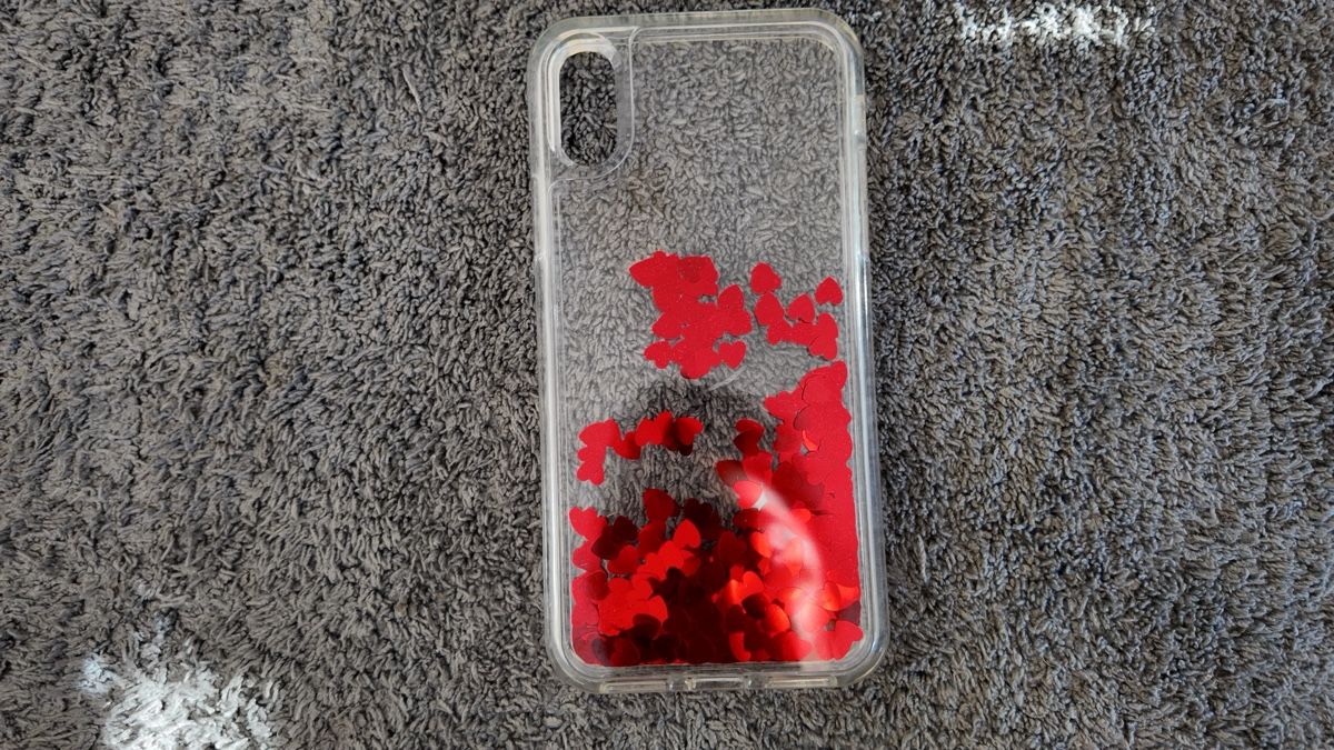 Cover & Protezioni schermo: Coque d’iPhone X avec des paillettes cœurs qui se déplacent – Nuovo e nell'imballaggio originale da Denges venduto da val_j8w7