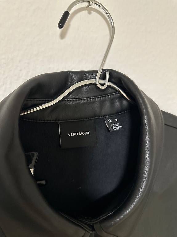 Vero Moda Giacche: Stylische Kunstlederjacke in Schwarz – Usato da Ebikon venduto da zrg_vv7h 1
