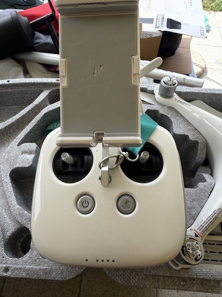 DJI Videocamere: DJI Phantom 4 – Usato da Estavayer-le-Lac venduto da Dudu720 1