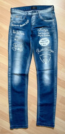 Jeans Kingz mit coolen Stickereien