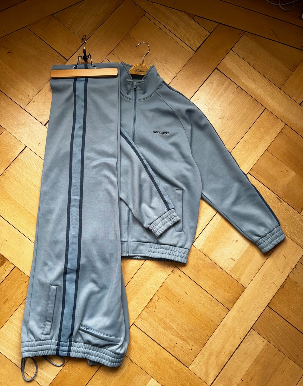 Carhartt Lotti di vestiti: CARHARTT Trainer Grösse M / S – Usato da Kloten venduto da cla_lpj8 1