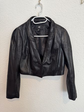 H&M Jacke Bolero schwarz glänzend Gr. S / M