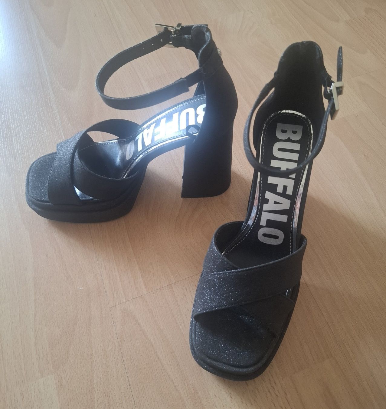 Buffalo Scarpe da donna: Buffalo High Heel Sandalette – Nuovo (secondo la descrizione) da Interlaken venduto da Karin787878 1